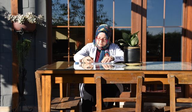 Malezya'nın batik sanatı Trabzonlu öğretmenin atölyesinde hayat buluyor