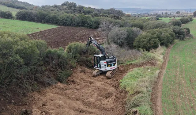 Manisa Büyükşehir tarım arazilerini taşkınlara set oluyor