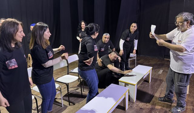 YÜREKLERİ ISITAN SAHNE...