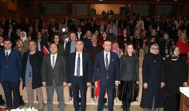 Rize'de 'Kim Var' sanat etkinliği düzenlendi
