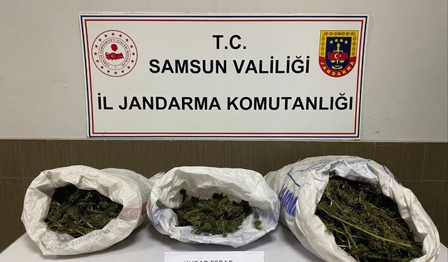 Samsun'da samanın içine gizlenmiş yaklaşık 6 kilogram esrar ele geçirildi