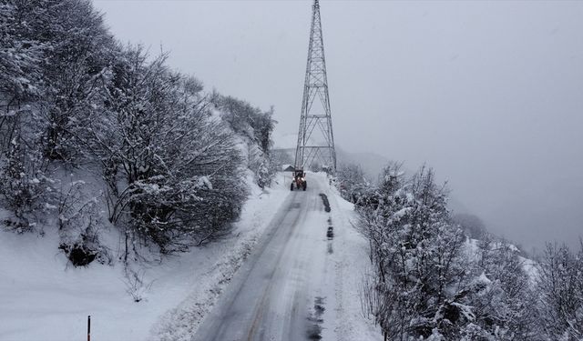 Sinop, Kastamonu, Amasya ve Tokat'ta kar nedeniyle 894 köy yolu ulaşıma kapandı
