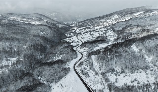 Sinop'ta 1600 rakımlı Çangal Dağı'ndaki kar manzarası dronla görüntülendi