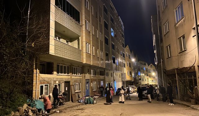 Sinop'ta 7 katlı bina istinat duvarının yıkılma riskine karşı boşaltıldı