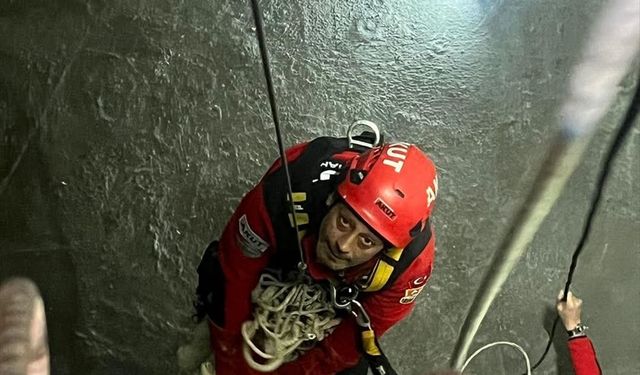 Trabzon'da 7 metrelik çukura düşen köpeği AKUT ekipleri kurtardı