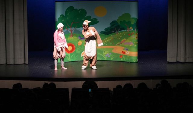 Trabzon'da sahnelenen çocuk oyunları ilgi görüyor