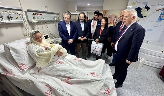 Trabzon'da yeni yılın ilk bebeği suda doğumla dünyaya geldi