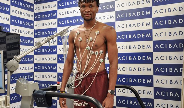 Trabzonspor, Nijeryalı futbolcu Chibuike Nwaiwu'yu renklerine bağladı