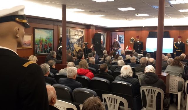 EREĞLİ HALKI, DENİZE AÇILIP GAMBOTA SALDIRDI...