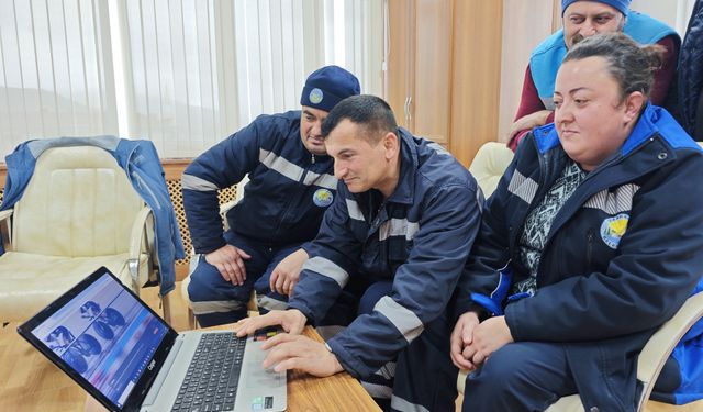Yakakent Belediyesi işçileri AA'nın 'Yılın Kareleri' oylamasına katıldı