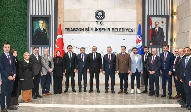 AK Parti MKYK Üyesi Ünal, Trabzon'da ziyaretlerde bulundu