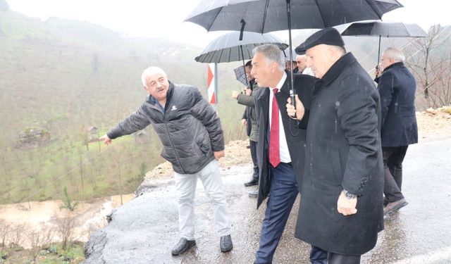 AK Parti Ordu Milletvekili Kaynak, heyelan nedeniyle ulaşıma kapanan yolda incelemede bulundu