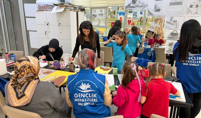 Alaçam'da anne kız boyama etkinliği düzenlendi