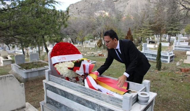 Almanya'daki ırkçı saldırıda hayatını kaybeden Saraçoğlu Çorum'daki kabri başında anıldı