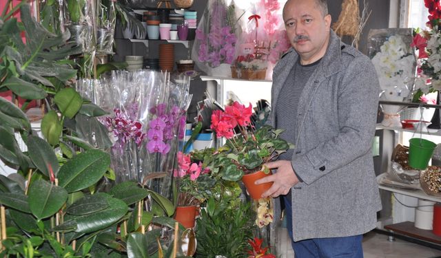 Amasya'da çiçekçiler 14 Şubat Sevgililer Günü'ne hazır