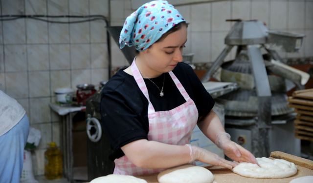 Aşçılık mezunu kızı fırıncı babanın en büyük destekçisi oldu