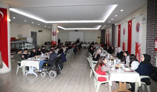 Bafra'da KYK'da kalan öğrencilere iftar verildi
