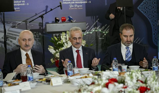 Bakan Uraloğlu, Trabzonlu iş ve siyaset dünyasının önde gelenleriyle iftarda buluştu: