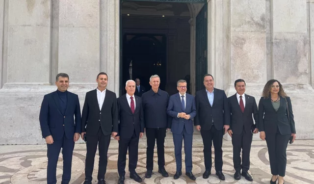 Başkan Bozbey Avrupa'da tarihi kent modelini inceledi