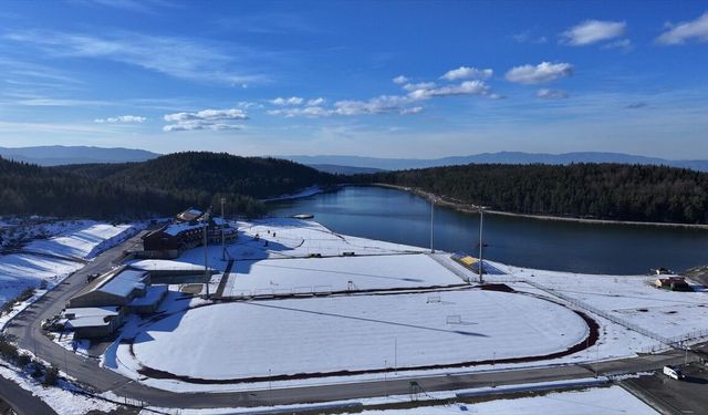 Beyaz örtüyle kaplı Topuk Yaylası havadan görüntülendi