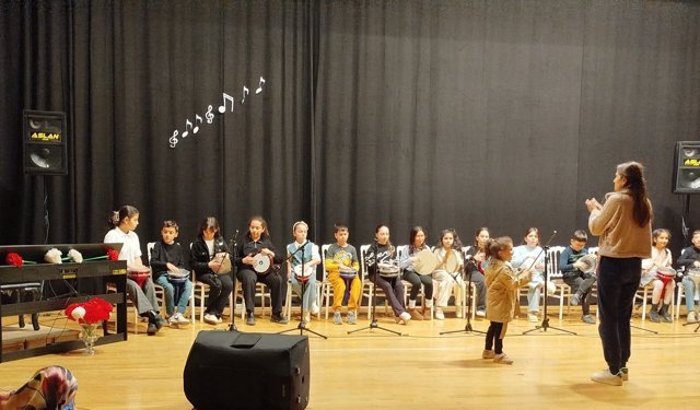 Boyabat'ta 'Sanat ve Müzik Gecesi' düzenlendi