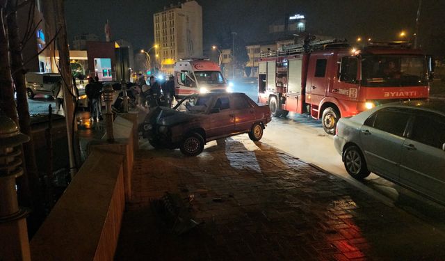 Çorum'da duvara çarpan otomobildeki 2 kişi yaralandı