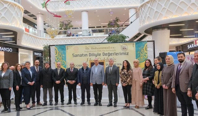 Çorum'da 'Hat, Tezhip ve Ebru Sergisi' açıldı