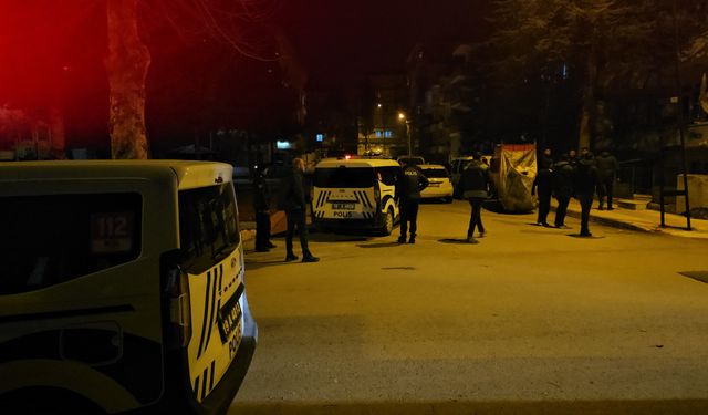 Çorum'da okul bahçesinde otomatik tüfekli 2 şüpheli yakalandı
