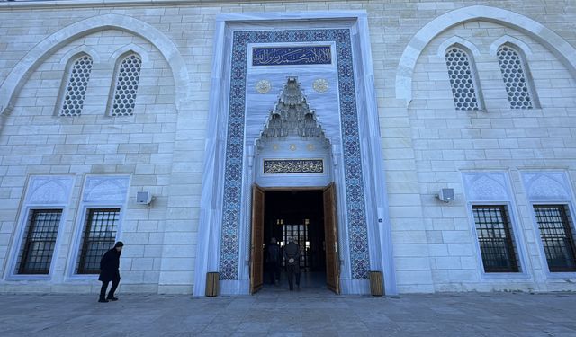 Düzce, Zonguldak, Karabük ve Bartın'da ramazanın ilk cuma namazı kılındı