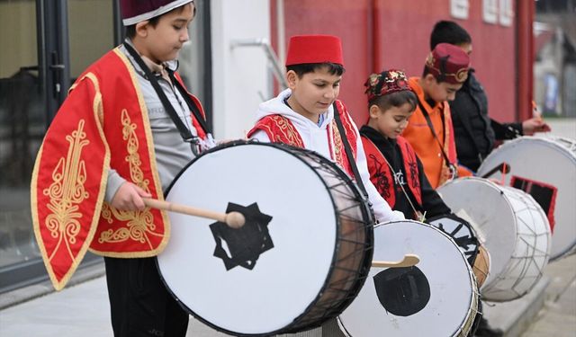 Düzce'de çocuklar ramazanı davullar eşliğinde karşıladı
