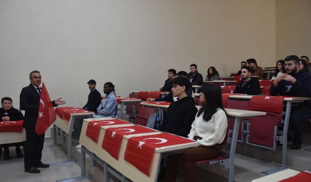 Gümüşhane Üniversitesi'nde ilk ders Türk bayrağı temasıyla işlendi