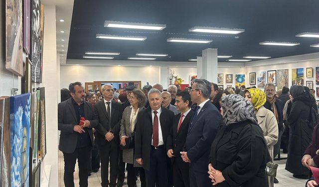 SANATSEVERLER YOĞUN İLGİ GÖSTERDİ