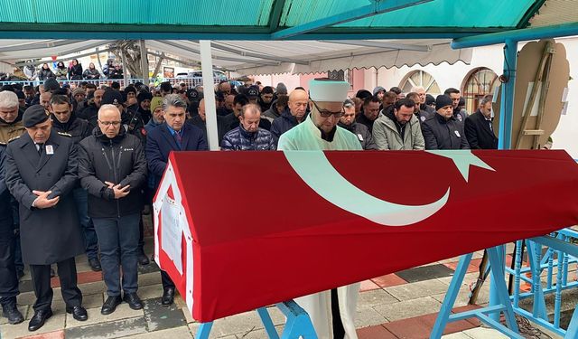 KALP KRİZİ GEÇİREN POLİS DEFNEDİLDİ