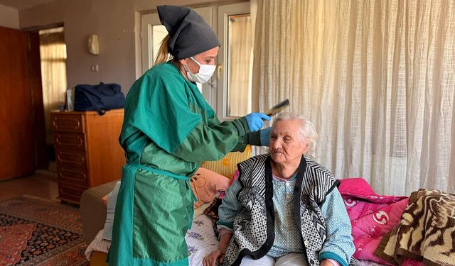 Karabük Belediyesinden yaşlı ve engelli bireylere evde bakım hizmeti