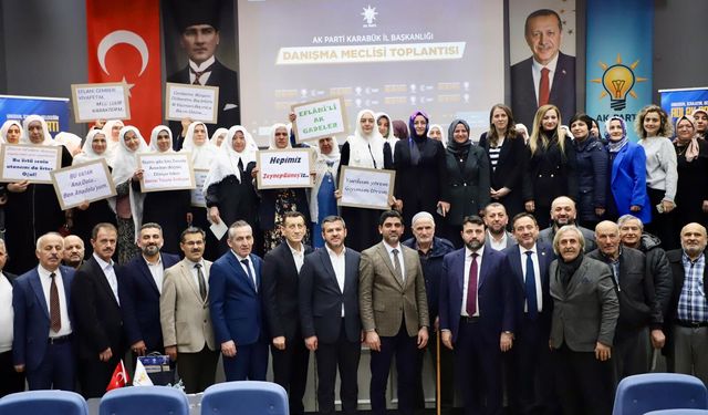 Karabük'te kadınlar Mihalgazi Belediye Başkanı Güneş'e yöresel kıyafetleriyle destek verdi