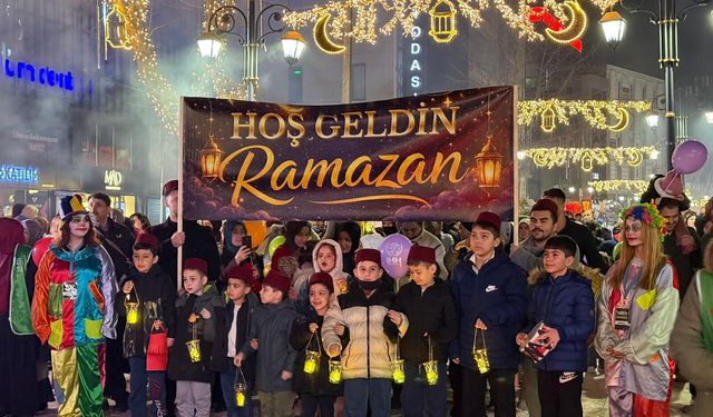 Karabük'te ramazan ayı dolayısıyla fener alayı düzenlendi