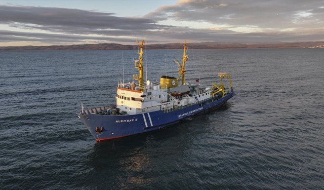 Karadeniz'de kirlilik ve iklim değişikliği etkilerine deniz seferli takip