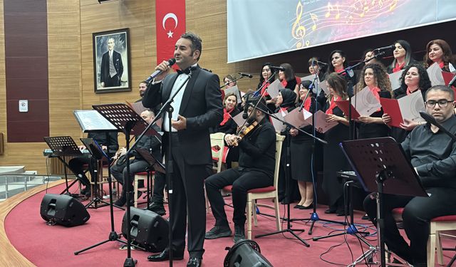 Kastamonu'da akademisyenlerden oluşan koro konser verdi