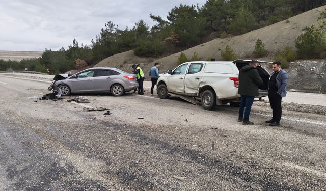 Kastamonu'da trafik kazası geçiren eski Boyabat Belediye Başkanı Coşar yaralandı