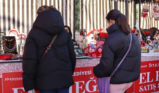 Kocaeli İzmit'te kadınların el emeği pazarı yoğun ilgi gördü