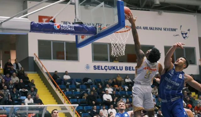 Konya Büyükşehir potada taraftarı önünde güldü