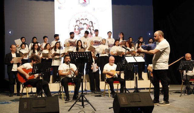 OMÜ'de yabancı öğrencilerden oluşan koro türküler seslendirdi