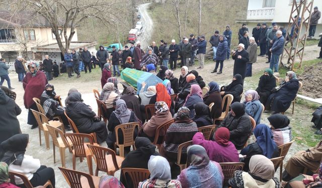 Ordu'da bir gün arayla vefat eden 56 yıllık evli çiftin cenazesi defnedildi