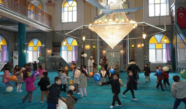 Osmancık'ta minik öğrencilere camide ramazan etkinliği yapıldı