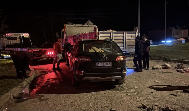 Samsun'da kamyonla çarpışan cipteki 2 kişi yaralandı