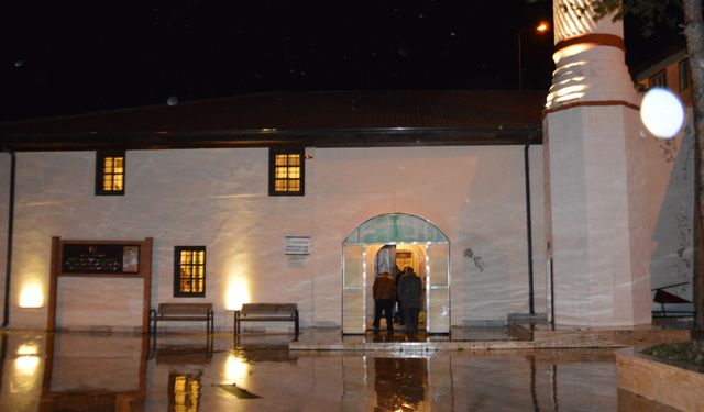 Samsun'da Tarihi Yörgüç Paşazade Mustafa Paşa Camisi'nde ilk teravih namazı kılındı
