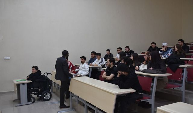 SMA hastası Berk hayalini kurduğu meslek için üniversite sıralarında