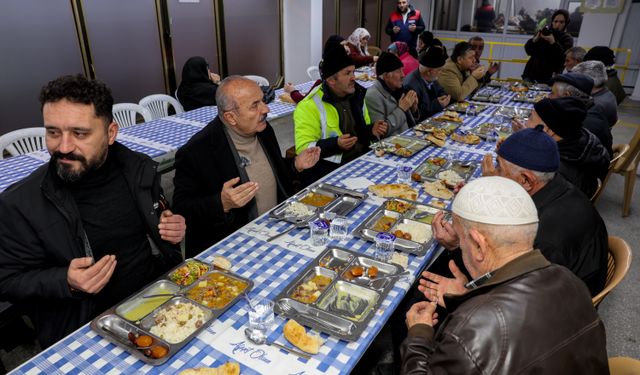 Taşköprü Belediye Başkanı Arslan, ilk iftarını vatandaşlarla açtı