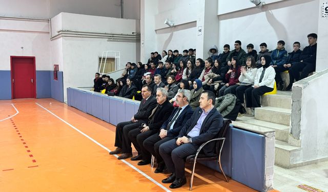 Tosya'da liseler arası bilgi yarışması düzenlendi