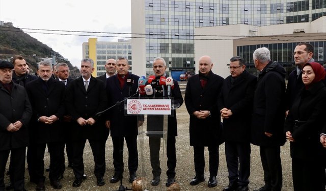 Ulaştırma ve Altyapı Bakanı Uraloğlu, Trabzon Şehir Hastanesi inşaatında incelemelerde bulundu: